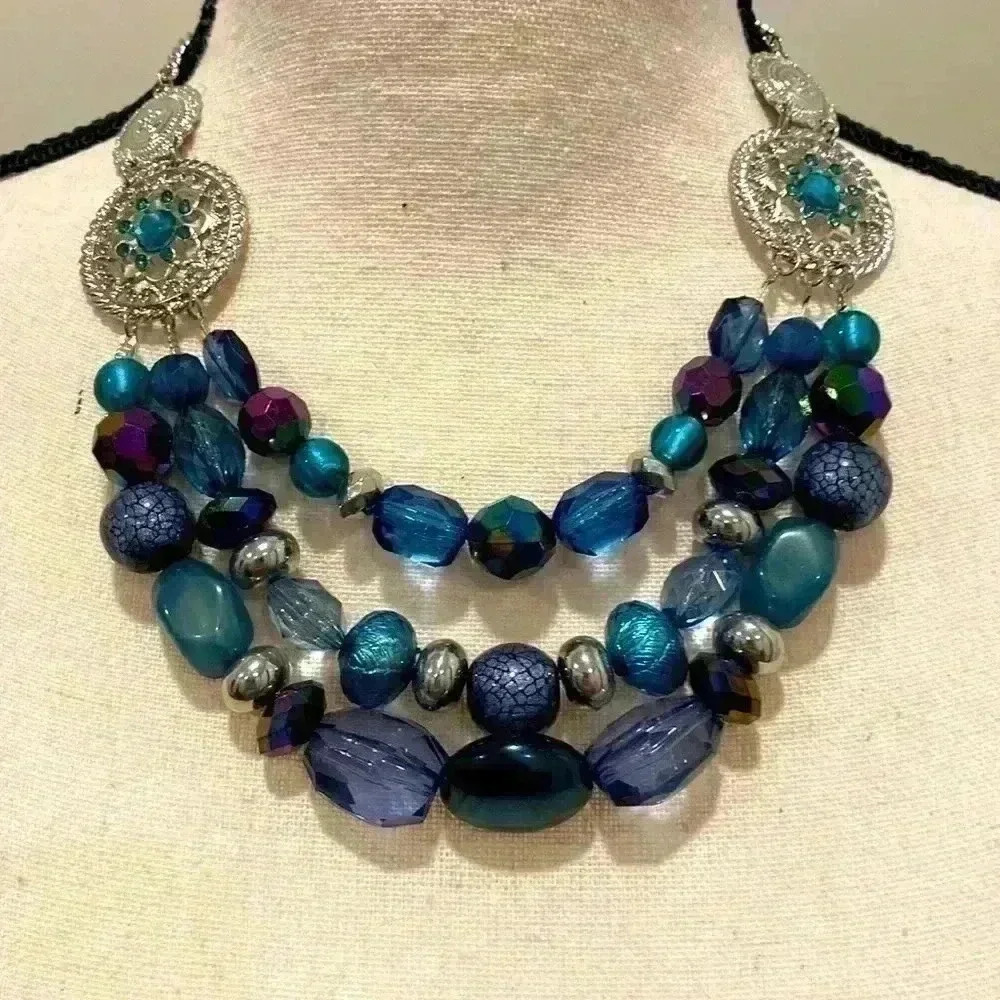 Versona Necklace